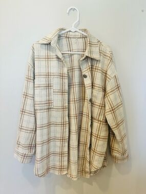 Women's Cream Plaid Button-Front Shacket Jacket